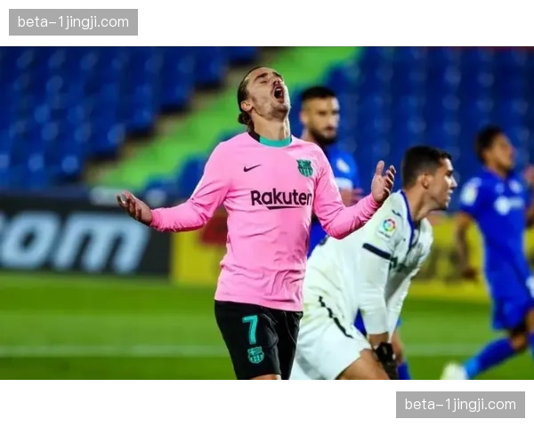 赫塔菲防守三区解围次数场均18.3次，被动防守局面较多